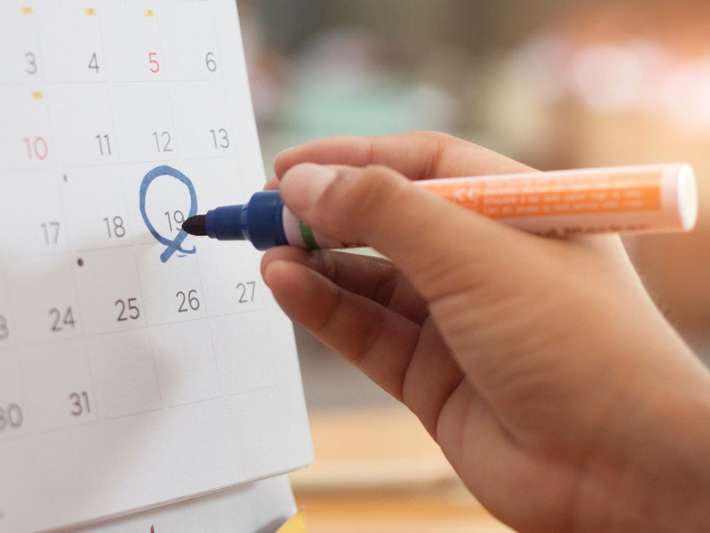 un calendario di un ritiro yoga