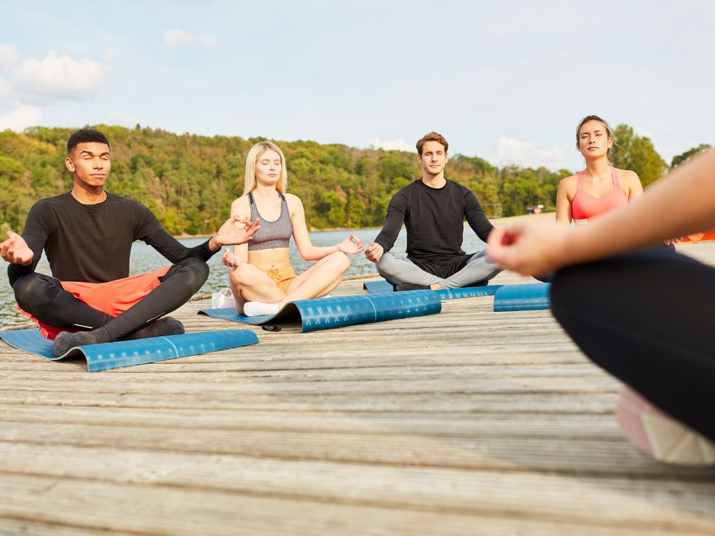 una masterclass di yoga all'aperto