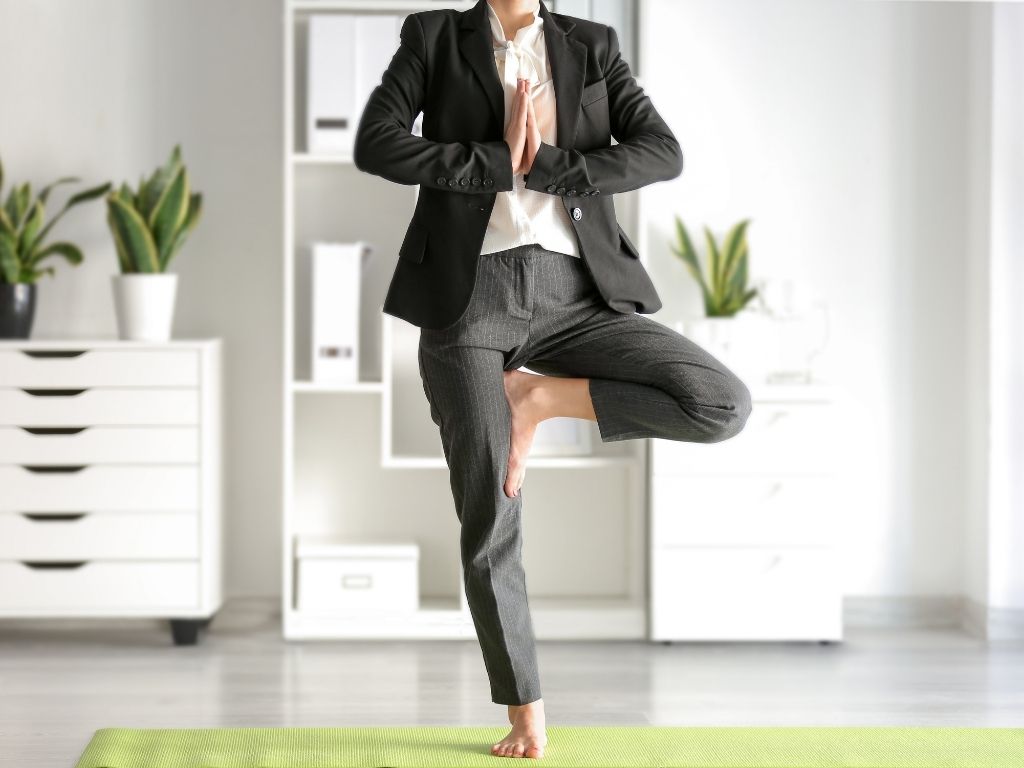 Praticare yoga in ufficio