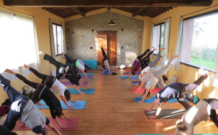 Corso Hatha Yoga online con Rritu Chauhaan maggio 