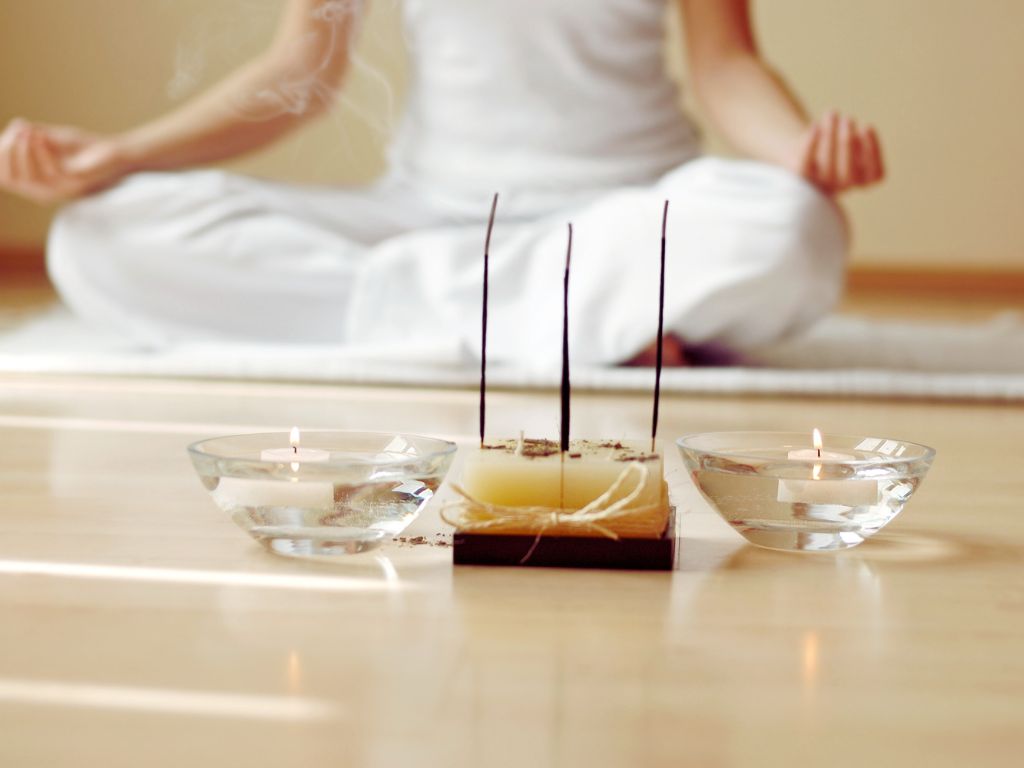 ambiente di una sala di yoga