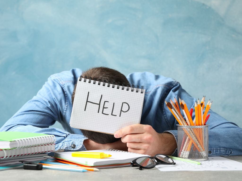 ragazzo stressato da studio