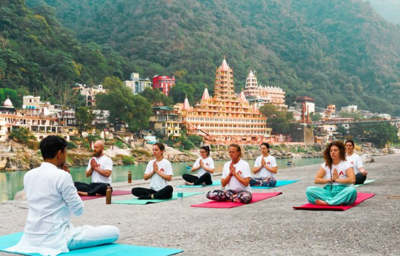 yoga a rishikesh in india
