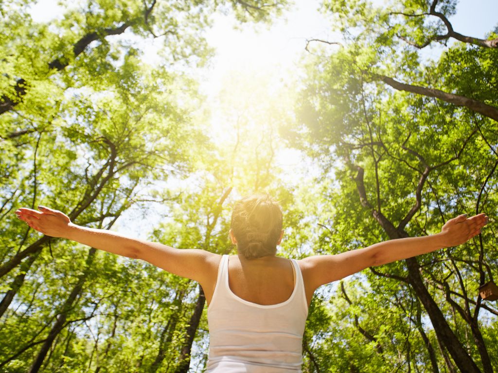 sessione di yoga nel verde
