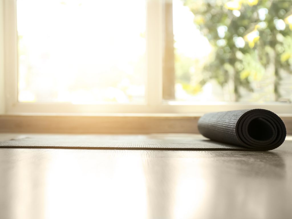 tappetino-per-yoga-o-pilates-steso-per-la-pratica