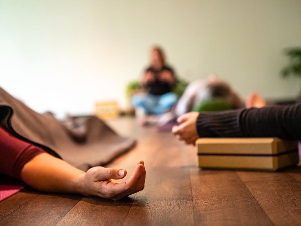 aromaterapia-in-una-classe-di-yoga