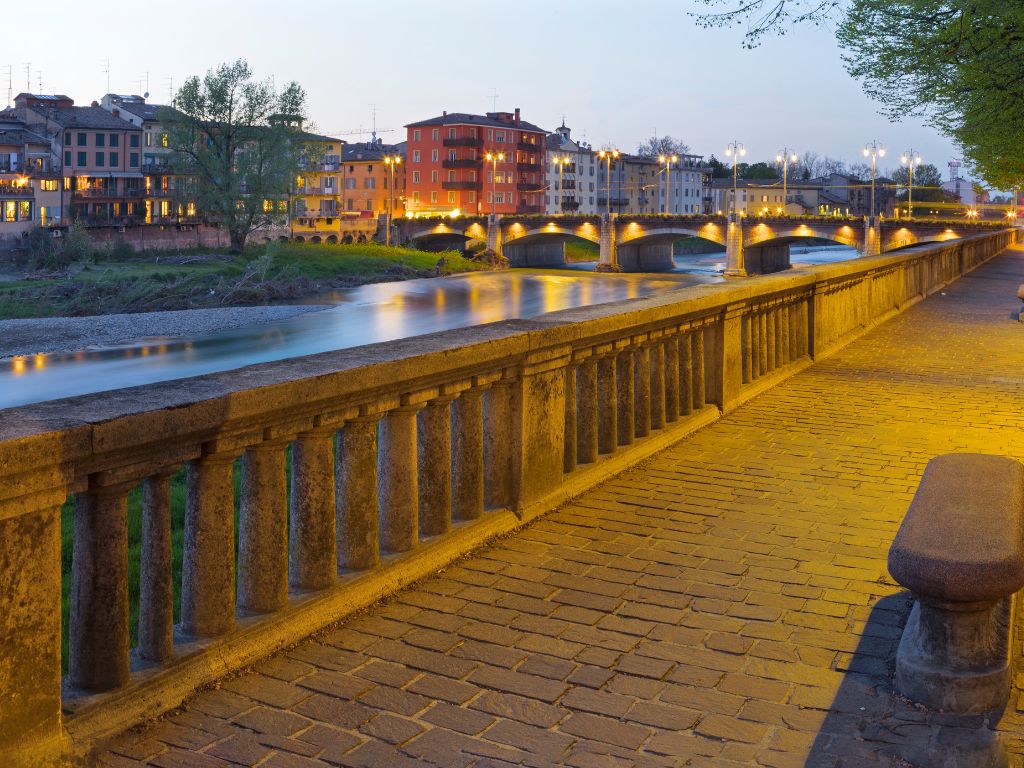 città-di-parma-vista-serale