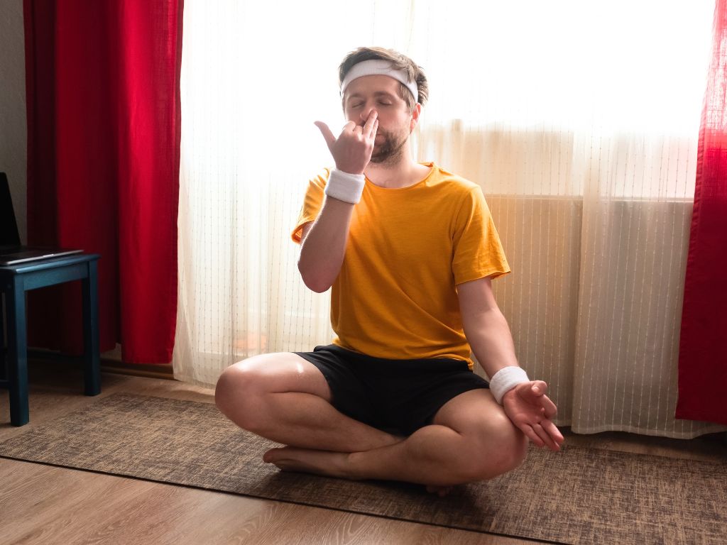 un-runner-in-recupero-post-corsa-pratica-Nadi-Shodhana